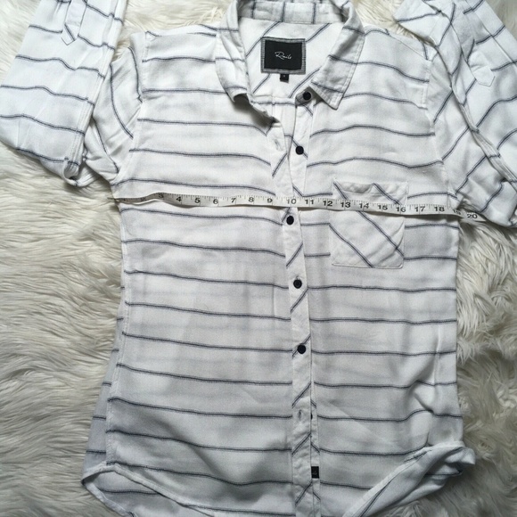 Rails Women White Blue striped Long Sleeve Button - Picture 7 of 8